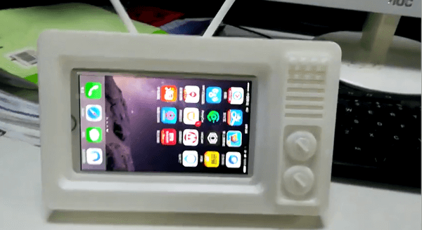 一技術(shù)宅的腦洞：3D打印復(fù)古電視機竟能‘吃掉’手機！